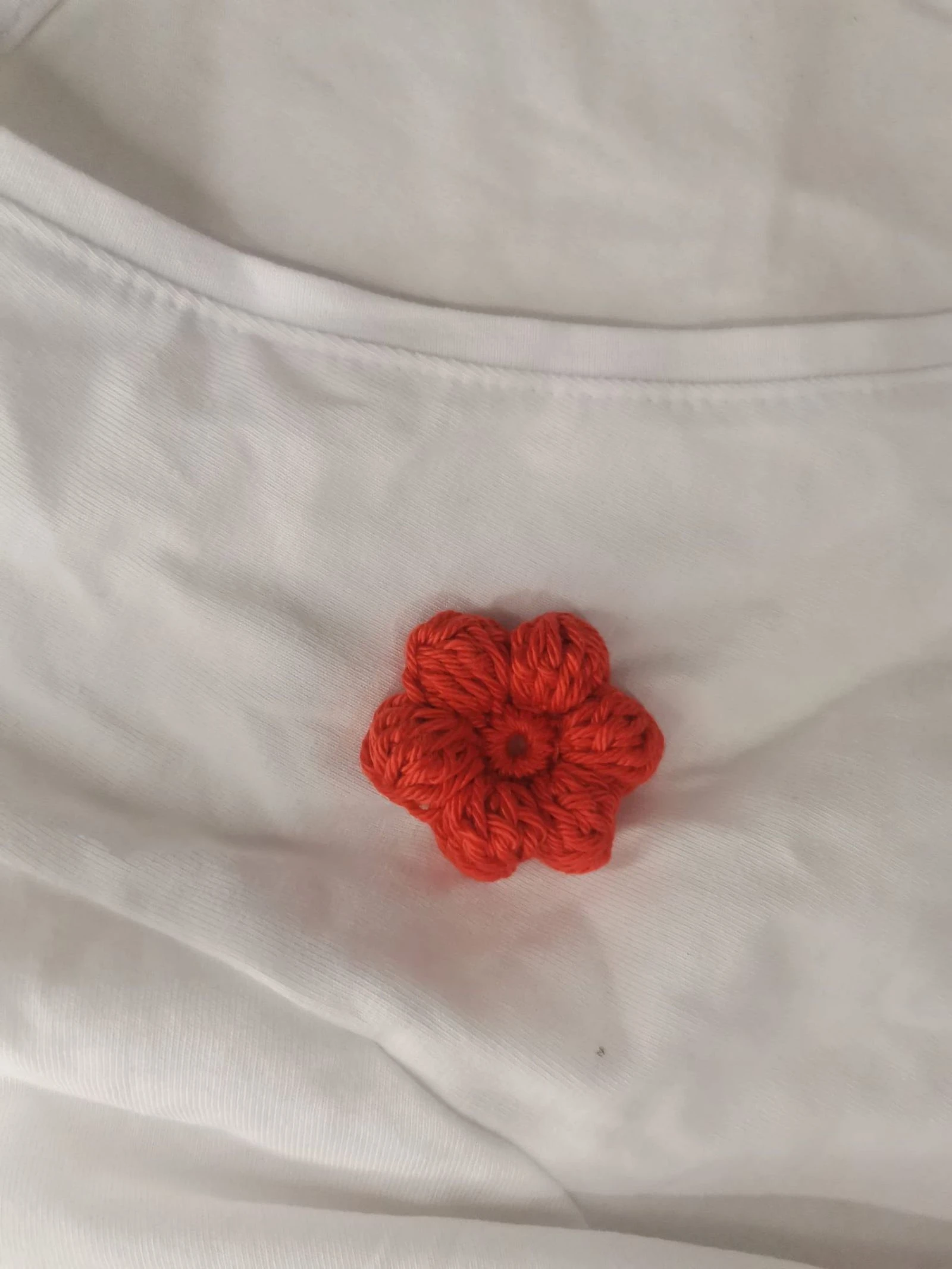 Custom White Zeeman T-Shirt with Crochet Flowers - Size 40 (L) – photo 3
